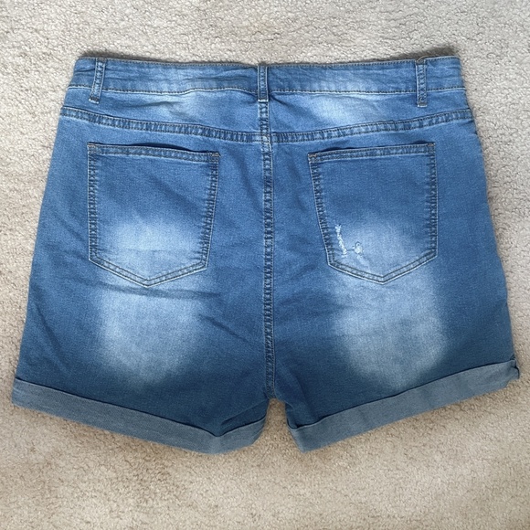 SHEIN Women’s Curve Mid Wash High Waisted Distressed Denim Jean Shorts Size 3XL - Picture 4 of 6